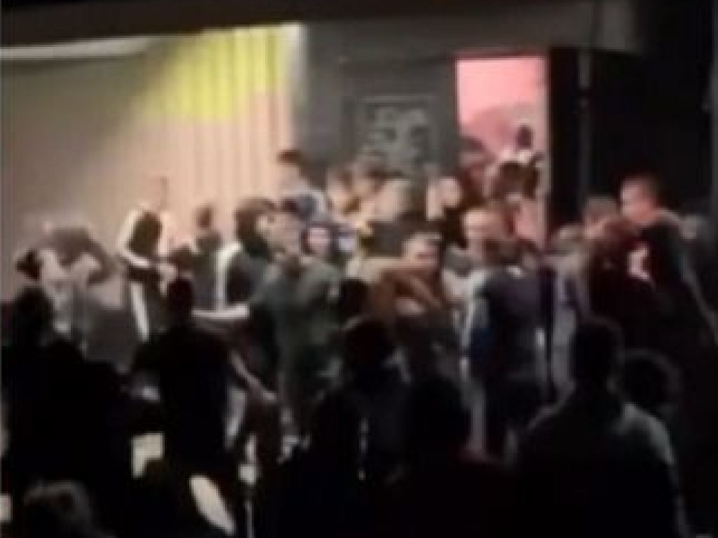 Девушку не поделили: у входа в ночной клуб в Харькове произошла массовая драка (ФОТО, ВИДЕО)