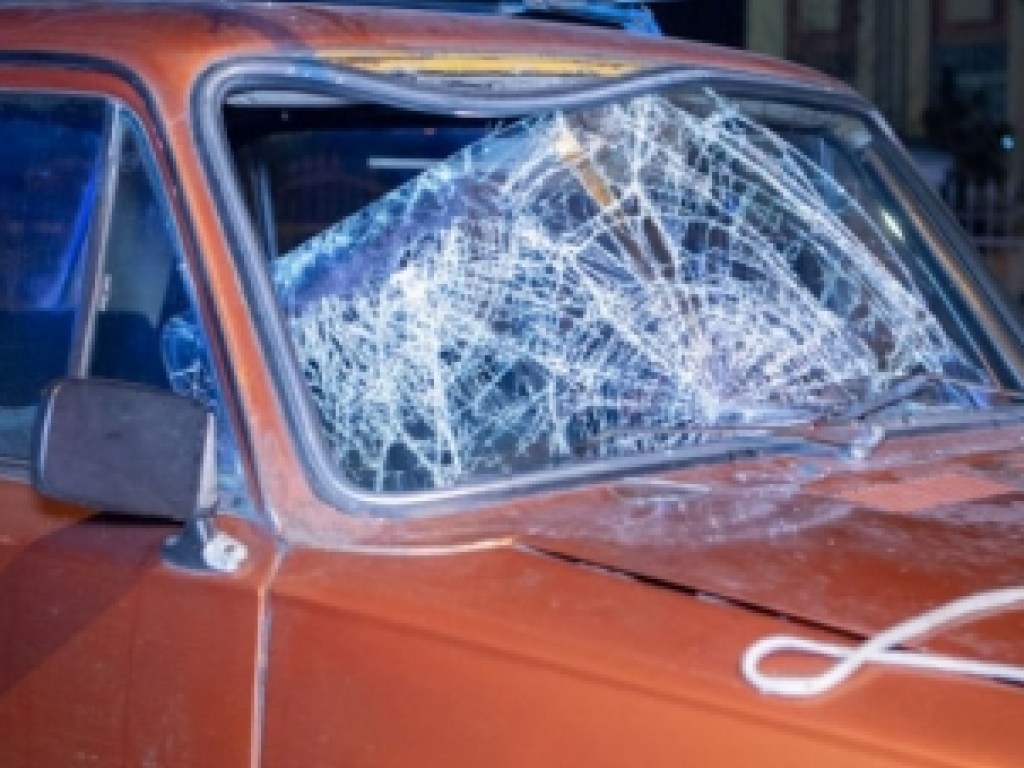 В Днепре пешеход пробил лобовое стекло и влетел в салон ВАЗ (ФОТО, ВИДЕО)