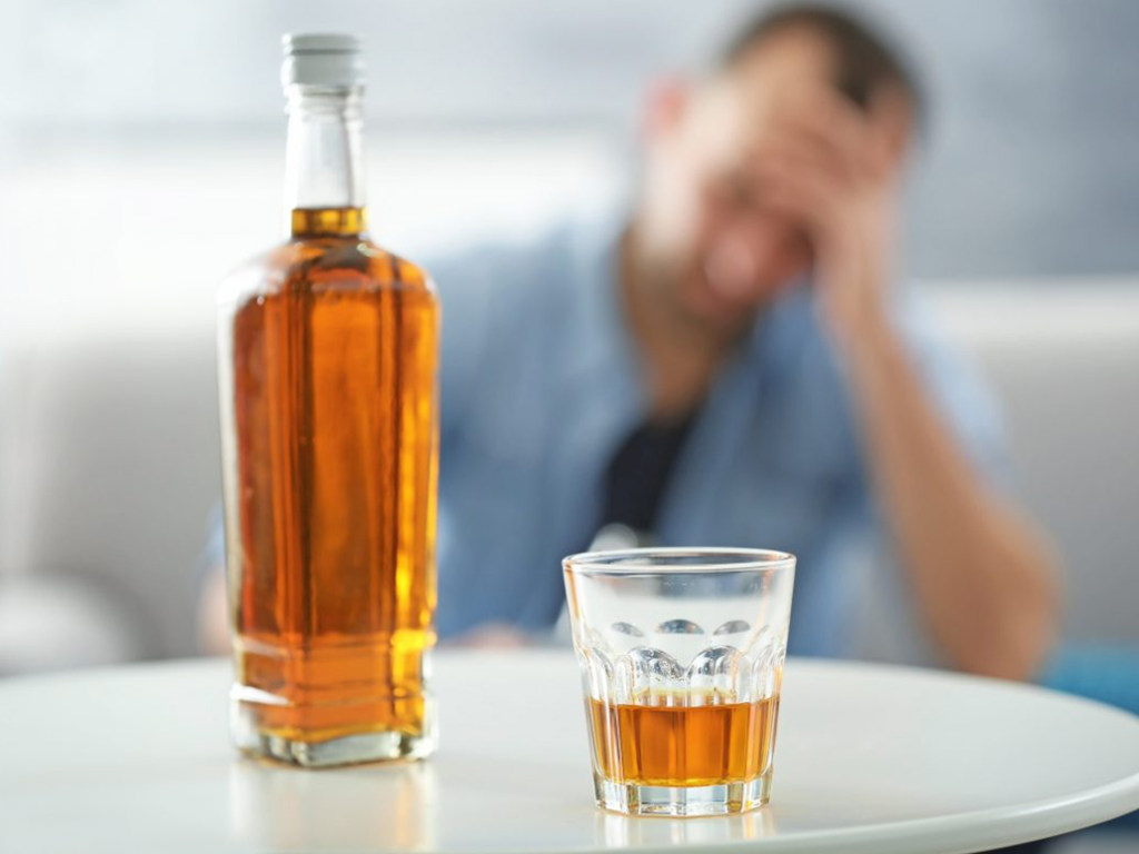 Финские ученые: люди в отношениях меньше пьют