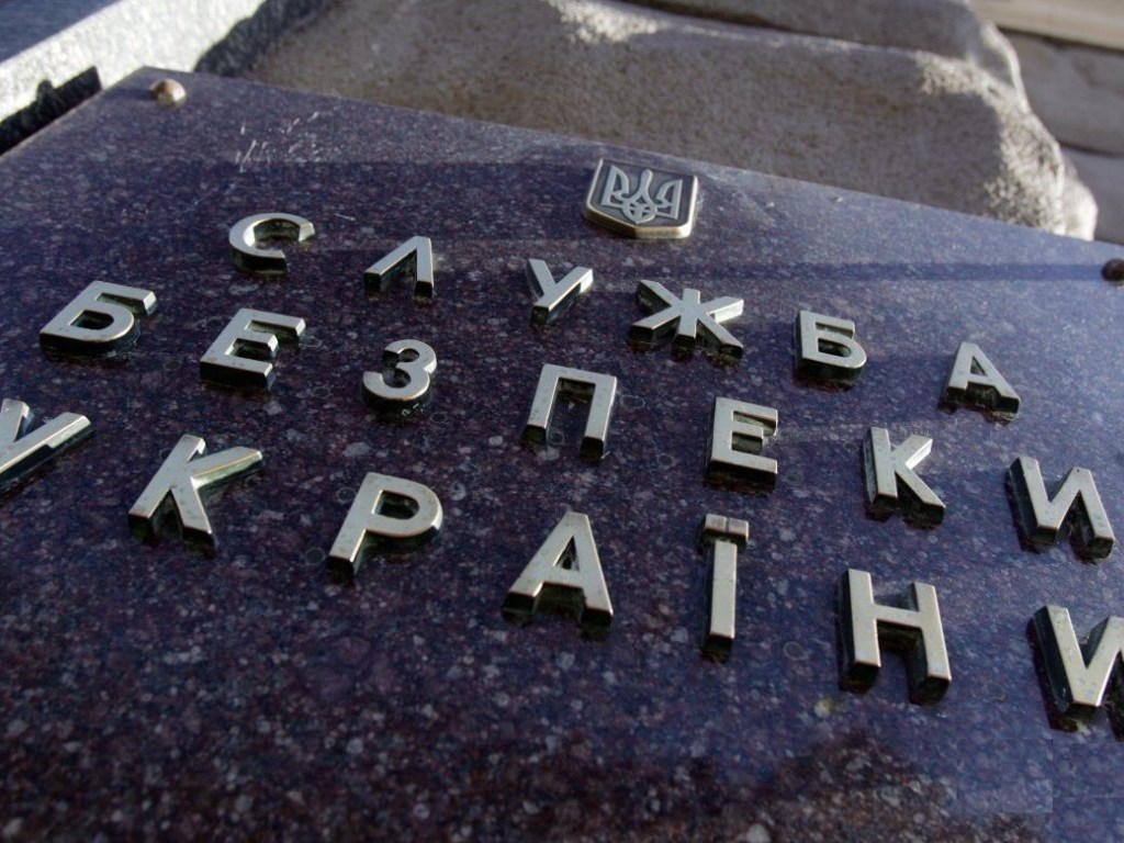 В Чернигове вооруженный киевлянин собирал пожертвования с предпринимателей (ФОТО)