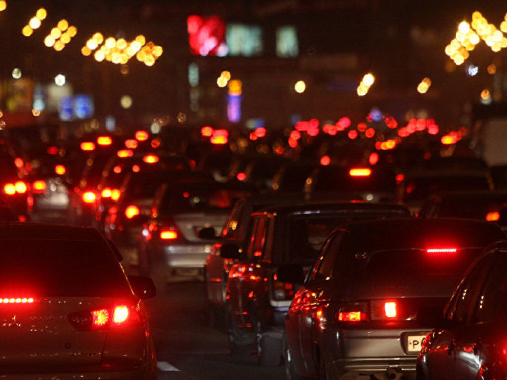 Вечером в Киеве образовались 7–балльные автомобильные заторы (КАРТА)