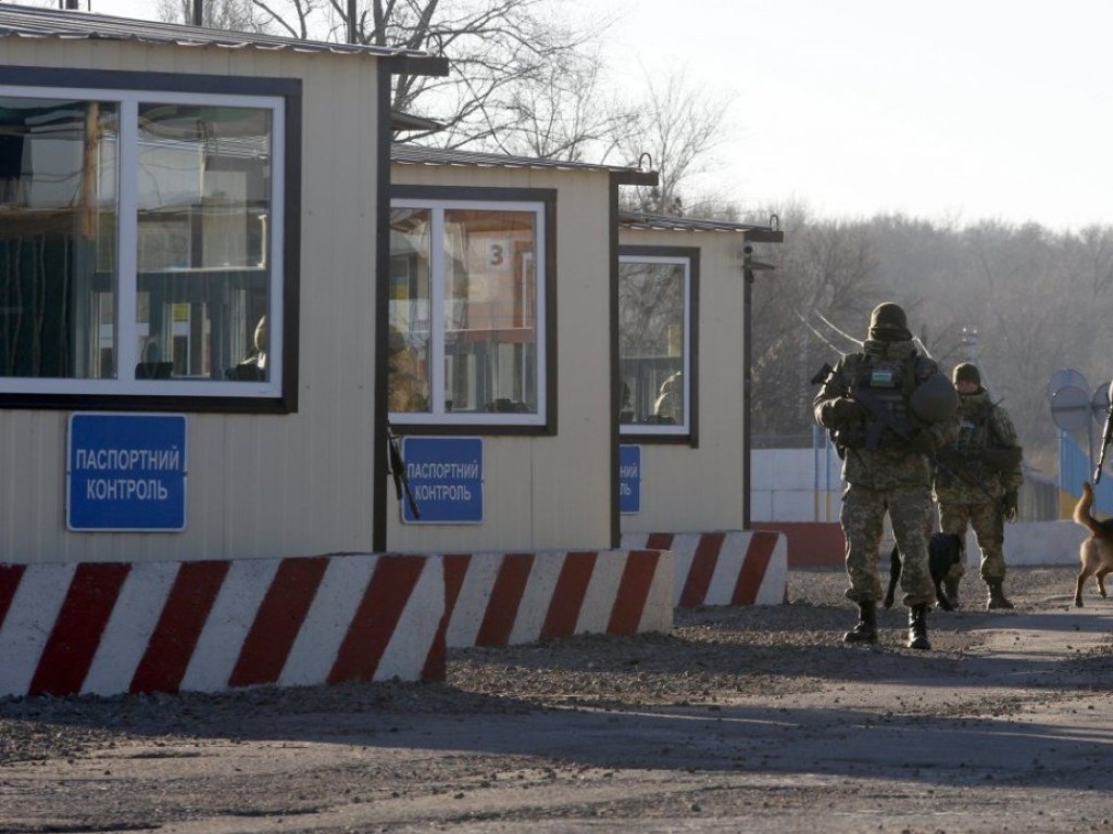 Болело сердце: в Станице-Луганской на пункте пропуска скончался 77-летний мужчина