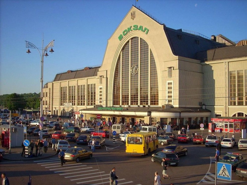 Центральный ЖД-вокзал Киева эвакуировали: ищут взрывчатку