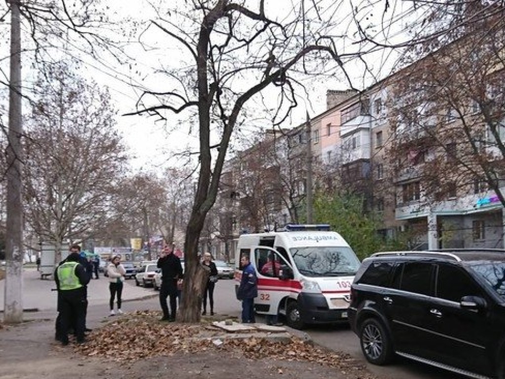 Не хотели отдавать долг: Среди бела дня в центре Николаеве зверски избили молодого человека (ФОТО)