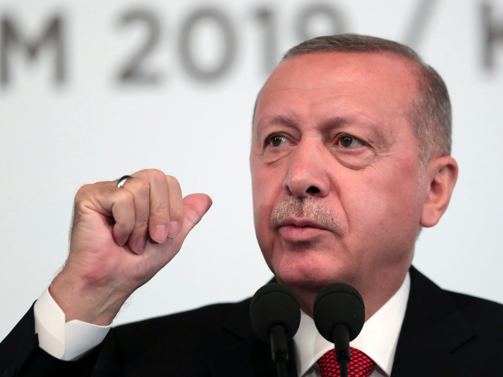 Эрдоган пригрозил возобновить военную операцию в Сирии