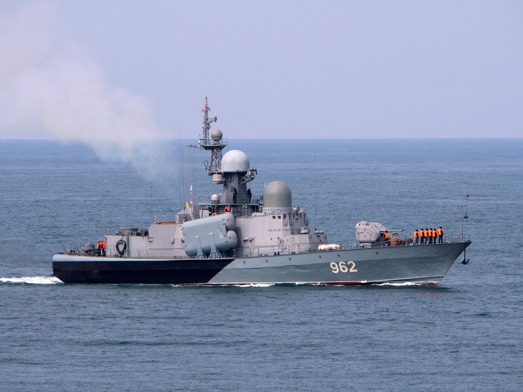 РФ начала масштабные учения в Черном море