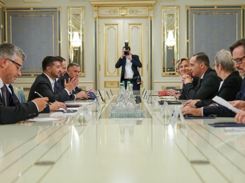 Владимир Зеленский провел встречу с главой МИД Германии Хайко Маасом