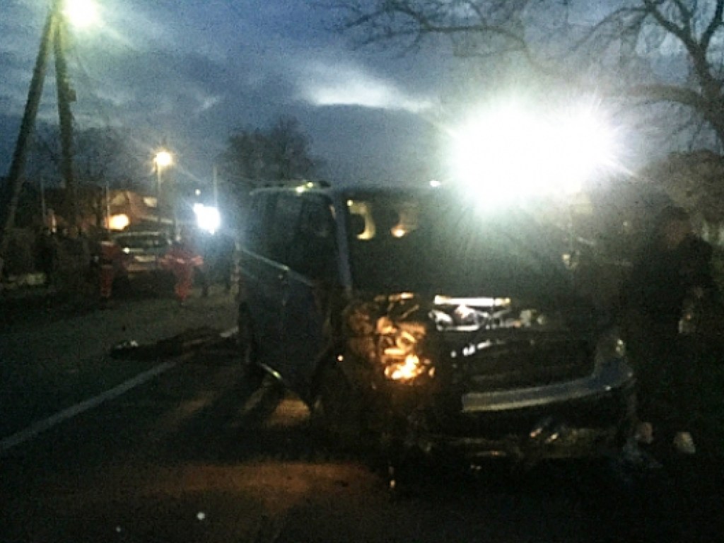 Пострадали 2 человека: на Закарпатье столкнулись авто Mitsubishi и VW (ФОТО)