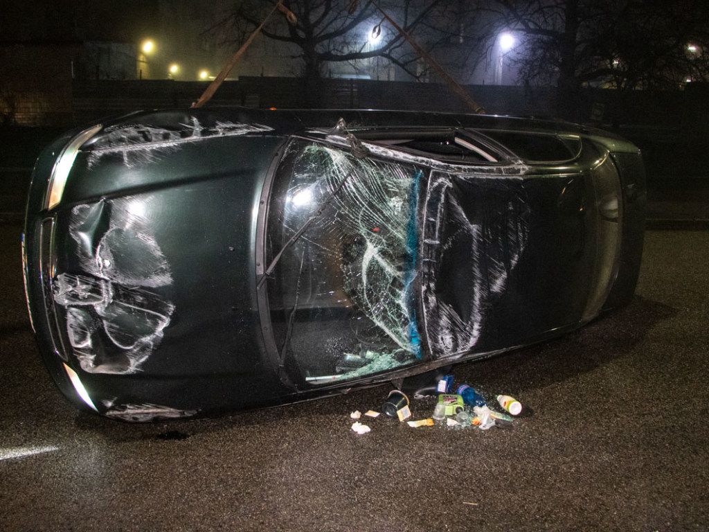 ДТП на «встречке»: на кольцевой дороге в Киеве Audi перевернулось (ФОТО, ВИДЕО)