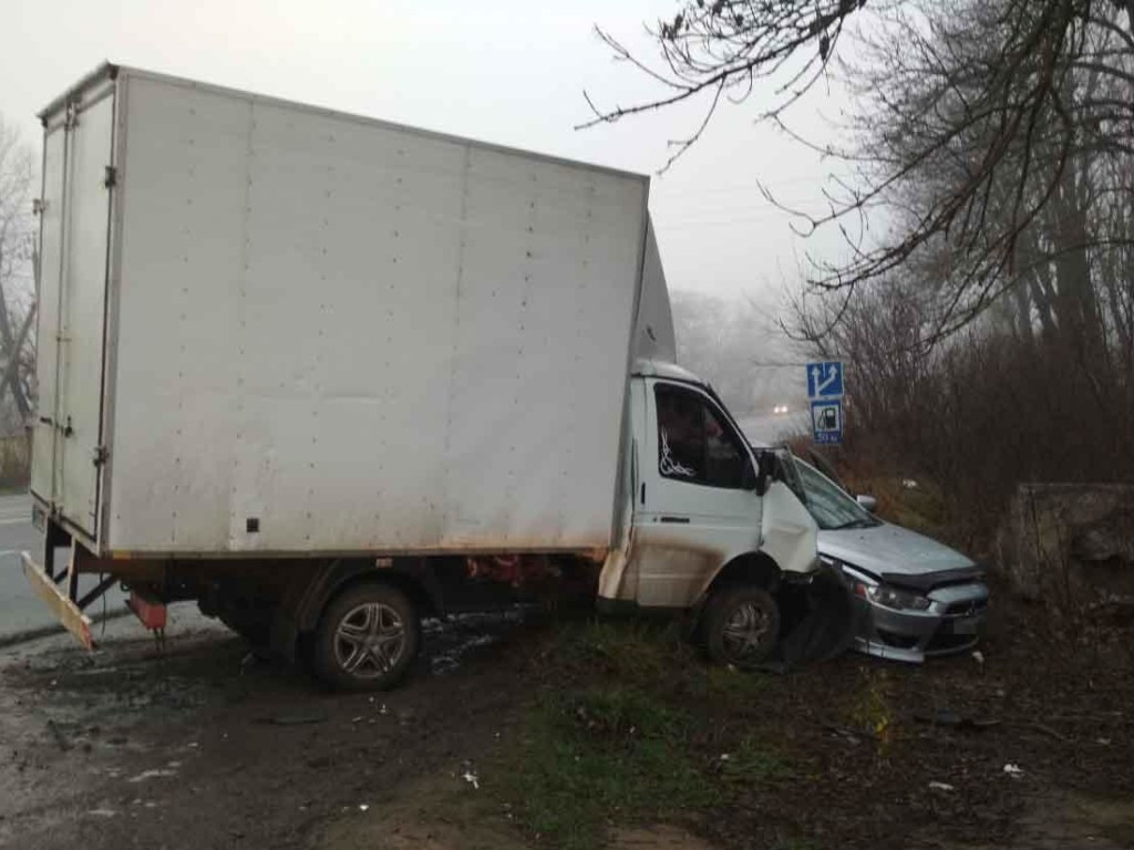 Серьезное ДТП в Виннице c пострадавшими детьми: фургон протаранил Mitsubishi (ФОТО)