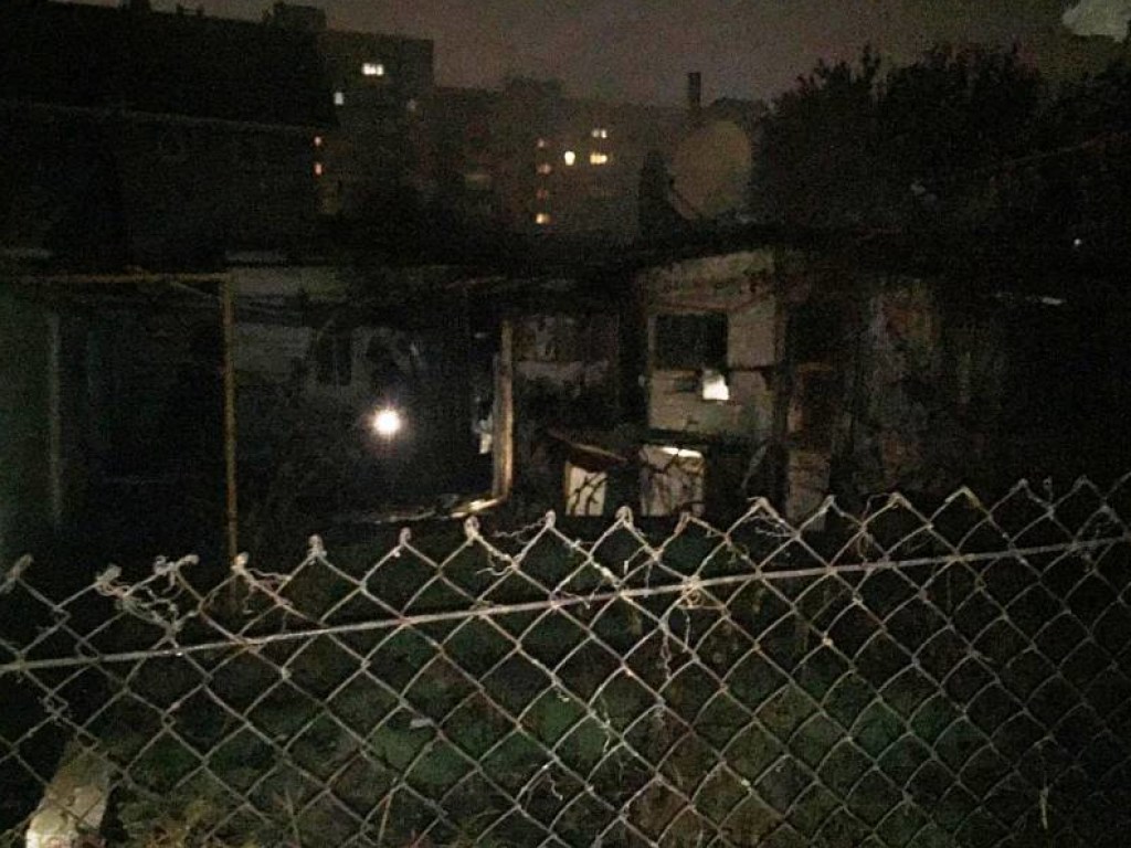Серьезный пожар в Бердянске: в летней кухне нашли труп мужчины (ФОТО)