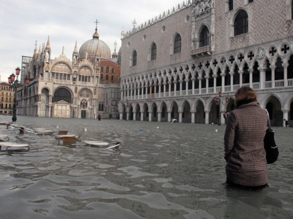 Ущерб от страшного наводнения в Венеции оценили в миллиард евро