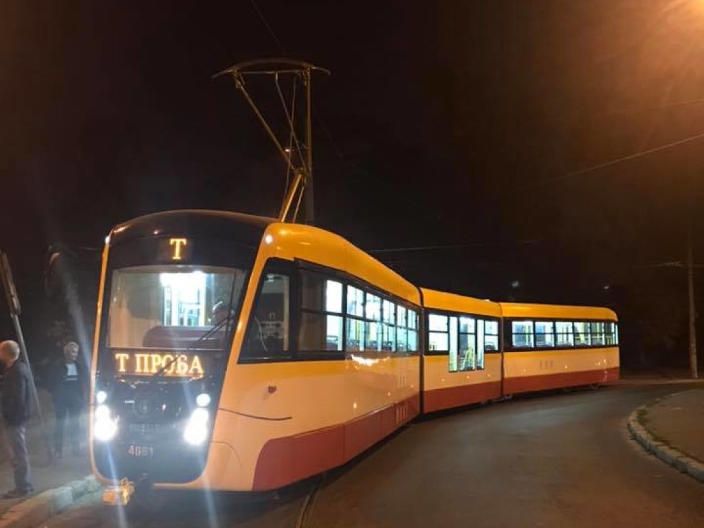 В Одессе запустили самый длинный трамвай в Украине (ФОТО)