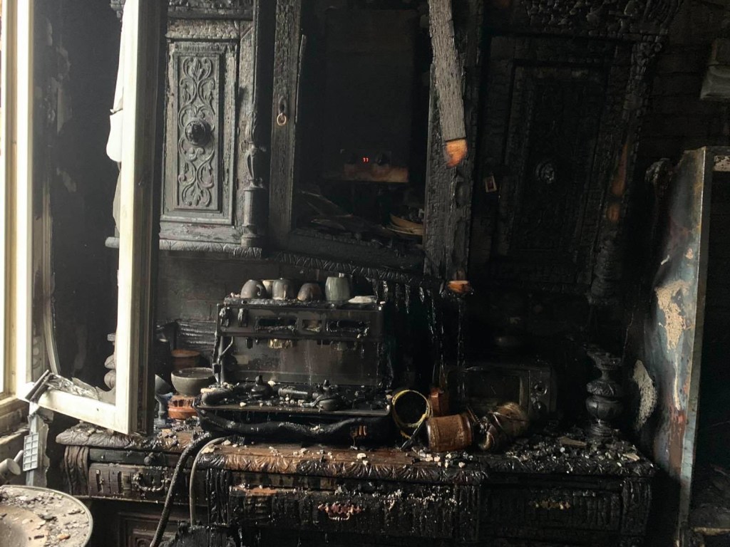 В Киеве произошел пожар в столетнем доме (ФОТО)