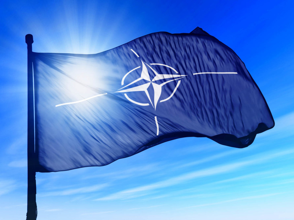 Столтенберг назвал космос пятой сферой операций НАТО