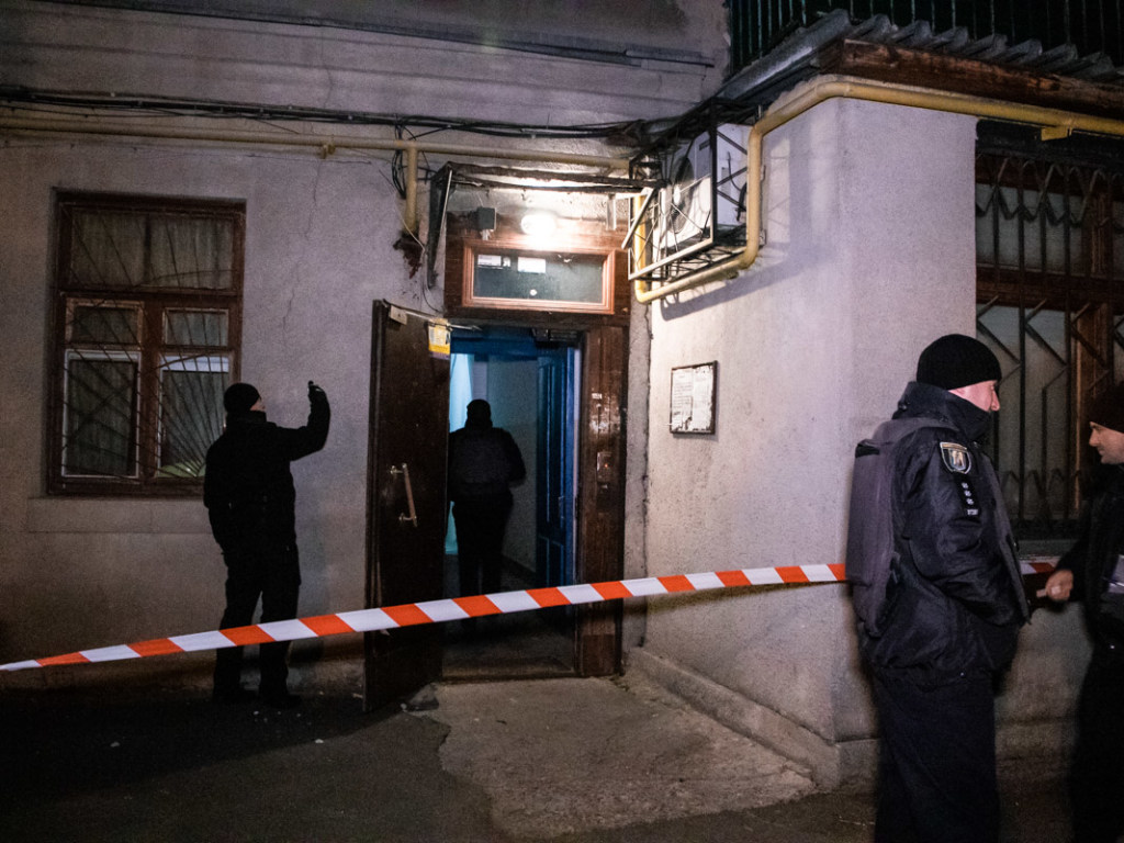 В подъезде вылетели стекла: ночью в Киеве в лифте прогремел взрыв (ФОТО, ВИДЕО)