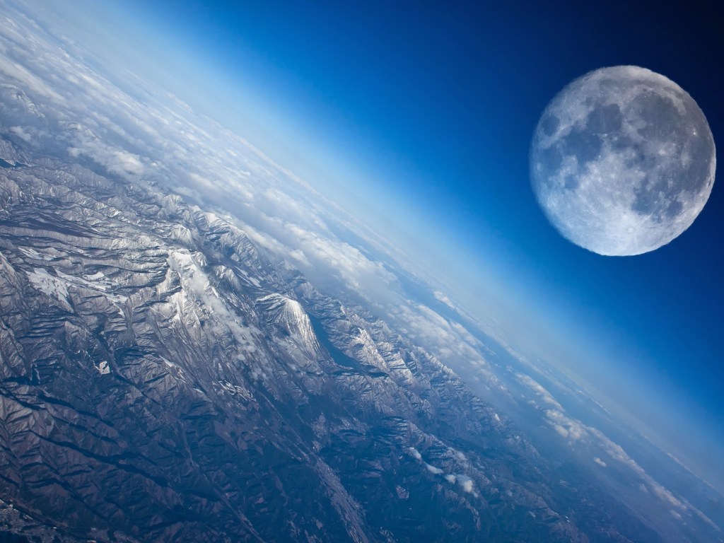 От жителей Земли скрывают дома и города на Луне – блогер (ФОТО)