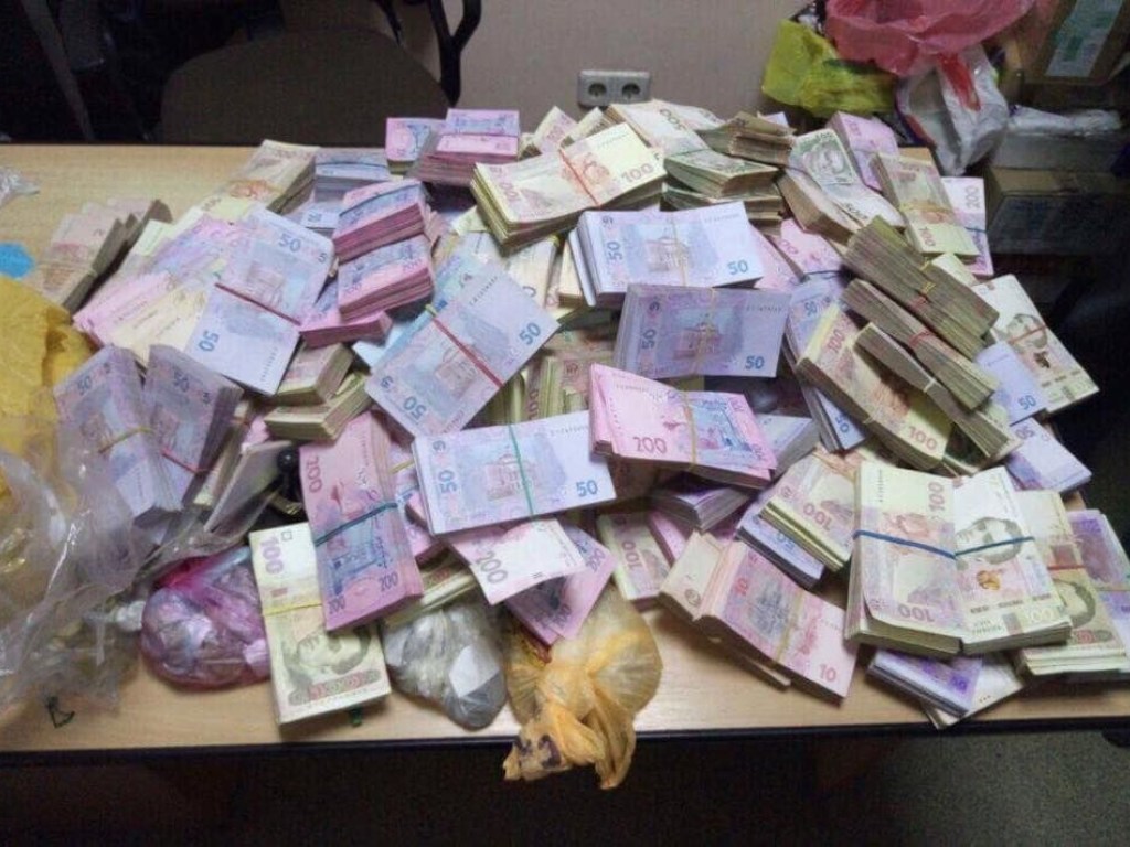 Чиновники подозреваются в присвоении 100 миллионов гривен: названа причина обысков в мэрии Одессы (ФОТО)