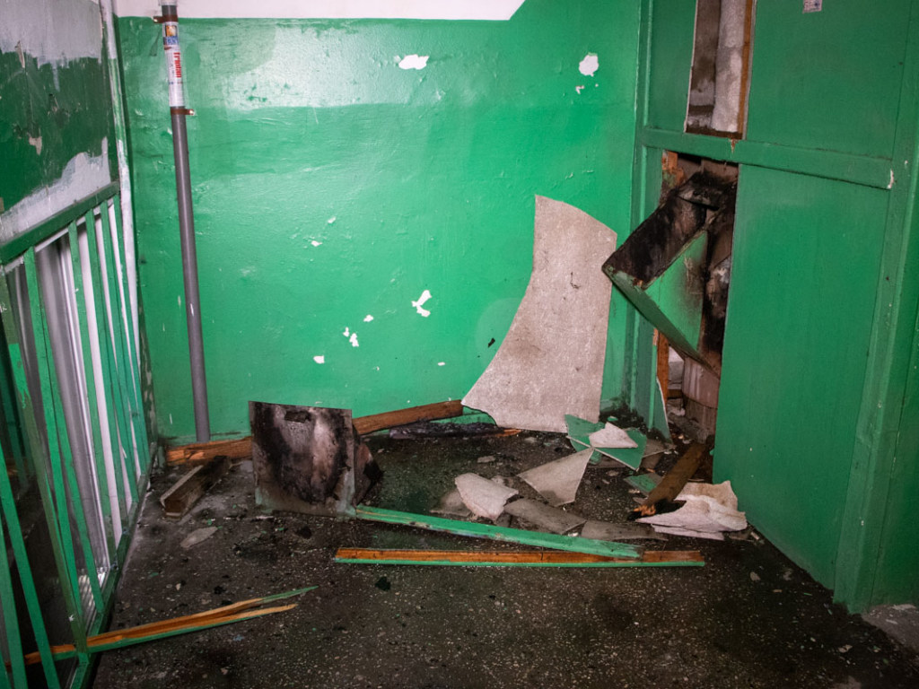 На Березняках в Киеве в произошел пожар в мусоропроводе многоэтажки: конструкция лопнула из-за огня