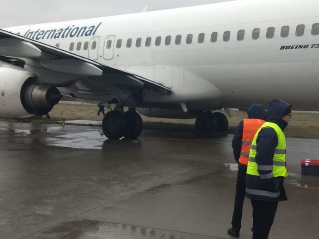 Аэропорт «Львов» приостановил работу из-за ЧП с самолетом МАУ
