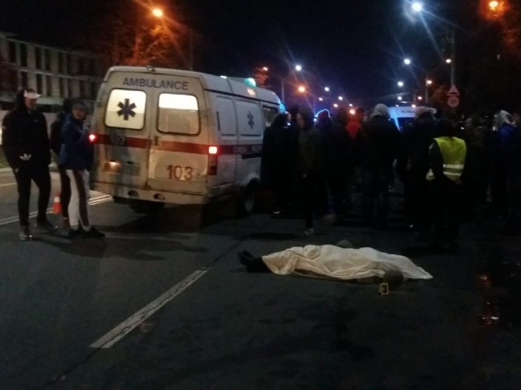 В Калуше сотрудницу скорой помощи обвинили в алкоголизме: толпа напала на врача (ФОТО)