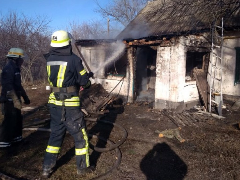В селе в Днепропетровской области после тушения пожара в доме нашли труп женщины (ФОТО)