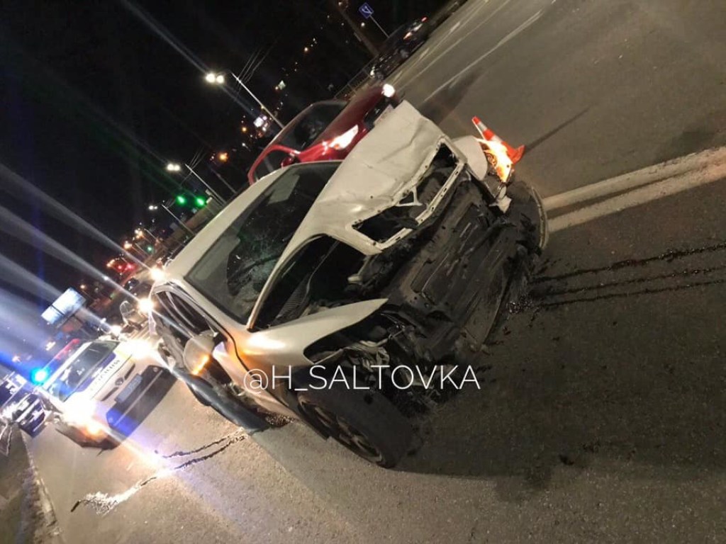 В Харькове в результате массового пьяного ДТП были разбиты 6 автомобилей (ФОТО)