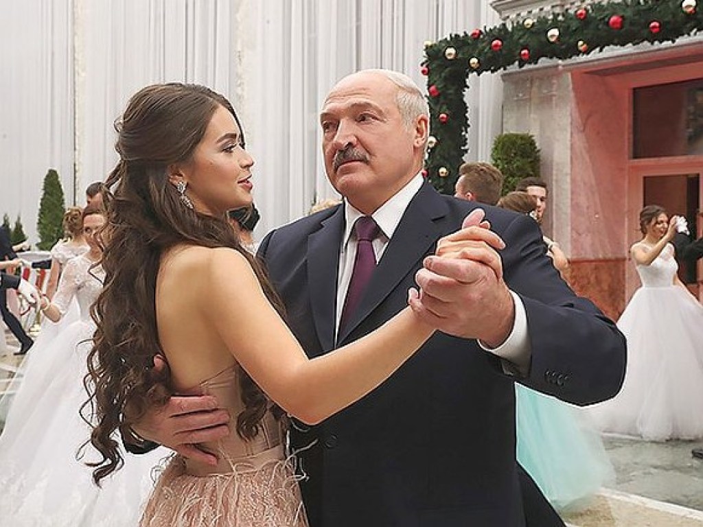 Западные СМИ заподозрили белорусскую королеву красоты в романе с президентом страны