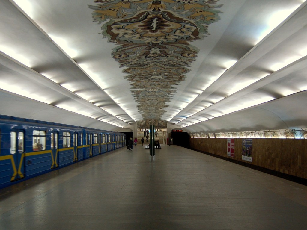 Сегодня в Киеве ограничат работу трех станций метрополитена