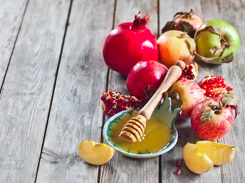 С приходом холодов врач рекомендует чаще употреблять фрукты и натуральный мед
