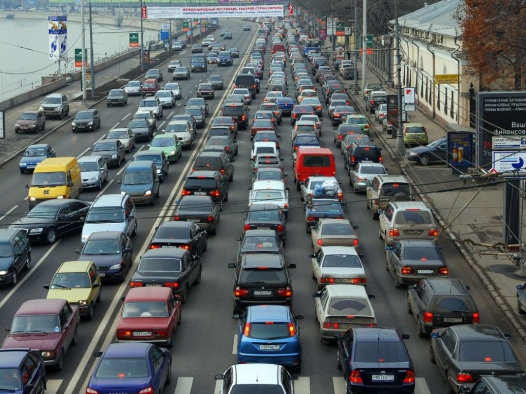 Дороги Киева сковали огромные пробки (КАРТА)