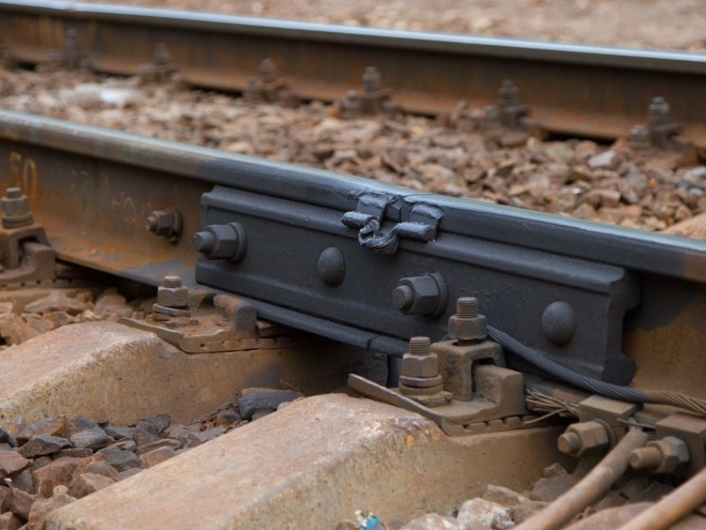 Ехал на Донбасс: под Киевом на железной дороге погиб 32-летний военнослужащий