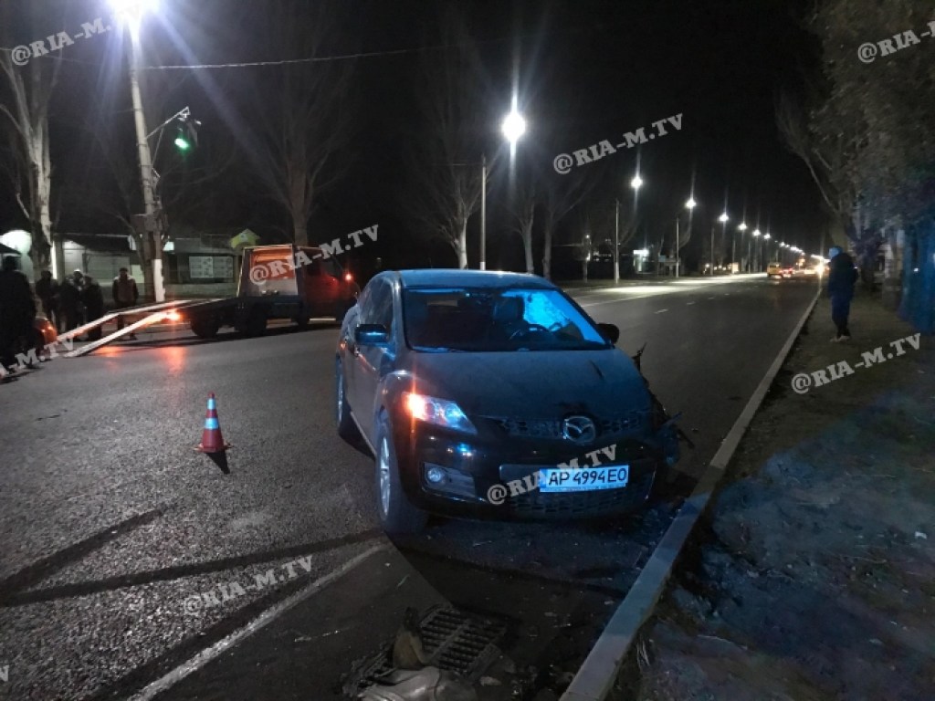 В Мелитополе на отремонтированной дороге столкнулись 2 иномарки (ФОТО, ВИДЕО)