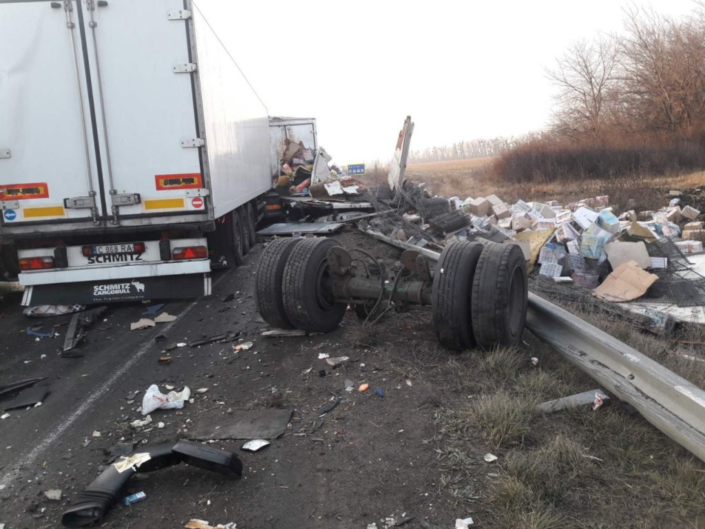 Масштабное ДТП на трассе Киев-Одесса: разбились 10 автомобилей и автобус (ФОТО)