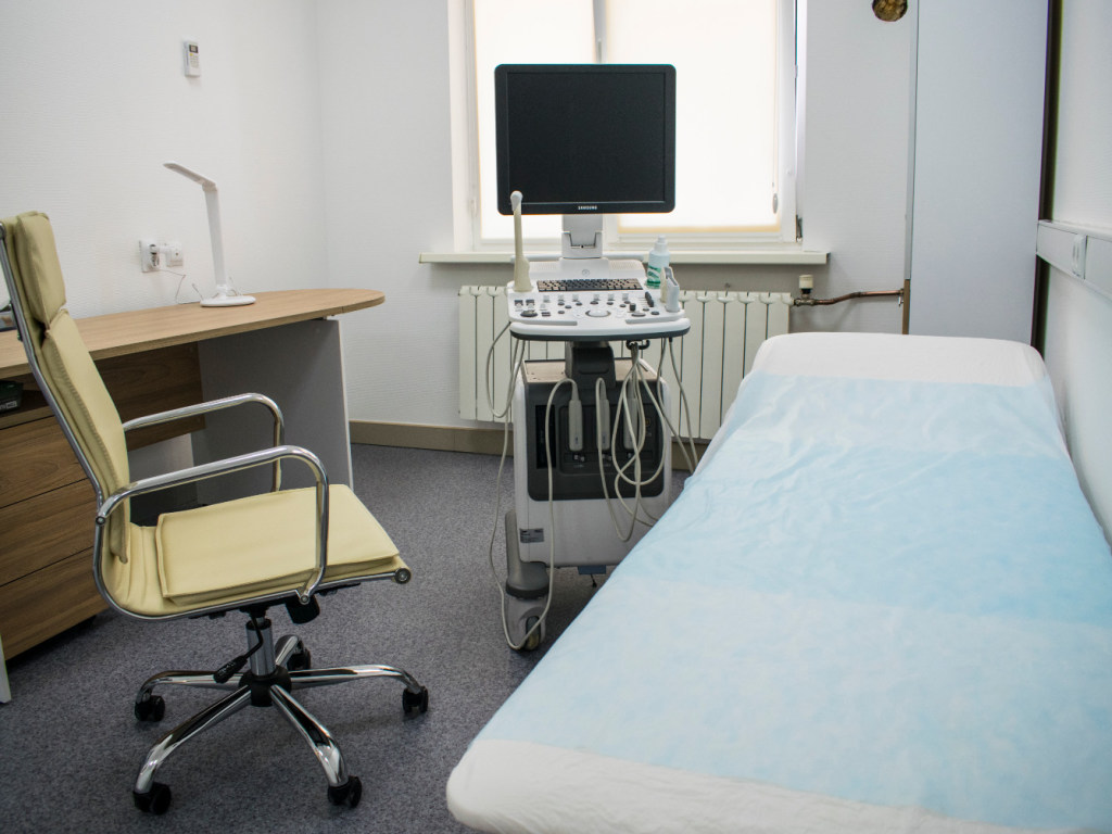 На приеме у гинеколога скрытая камера