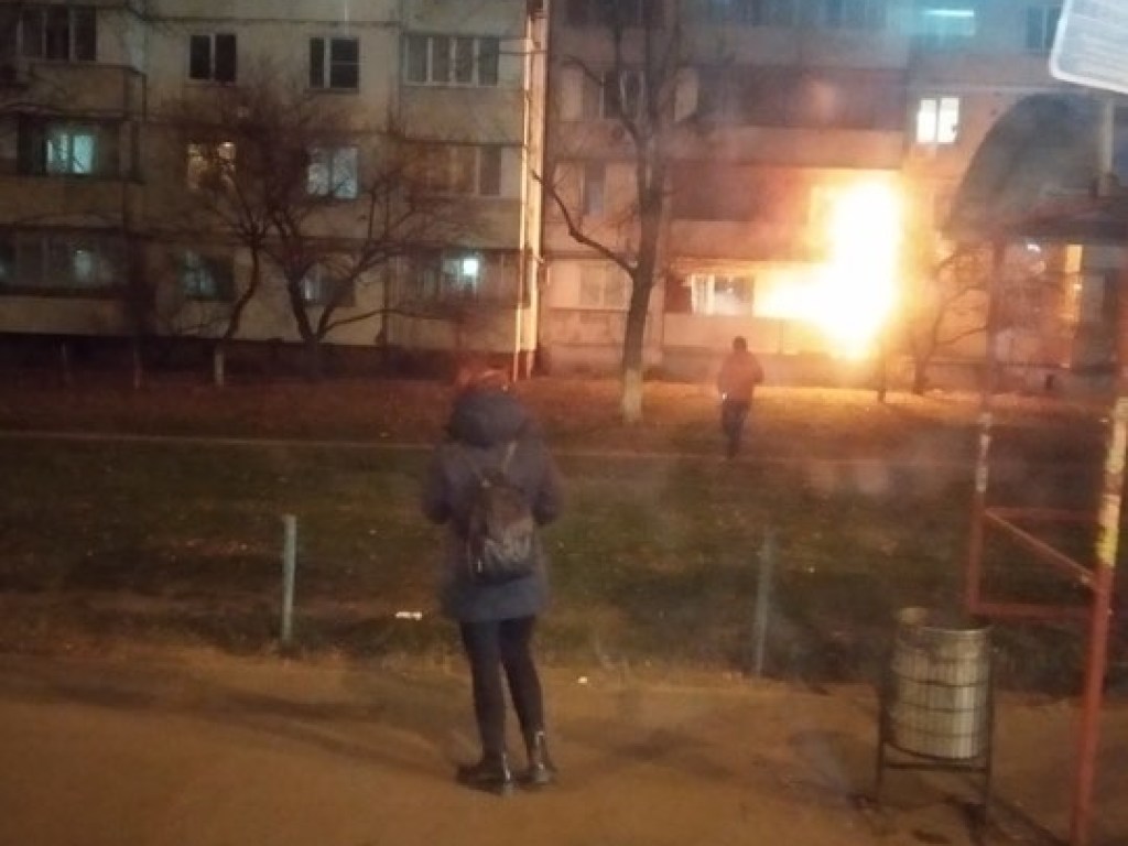 В Киеве вспыхнул пожар в жилой высотке (ФОТО)