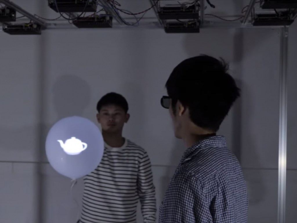 В Японии превратили воздушный шарик в интерактивный экран (ВИДЕО) 