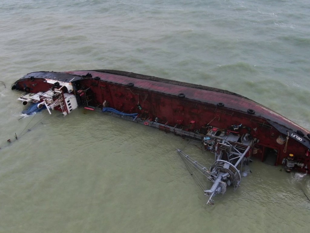 Крушение танкера возле Одессы: судно было нелегальной морской заправочной станцией (ВИДЕО)