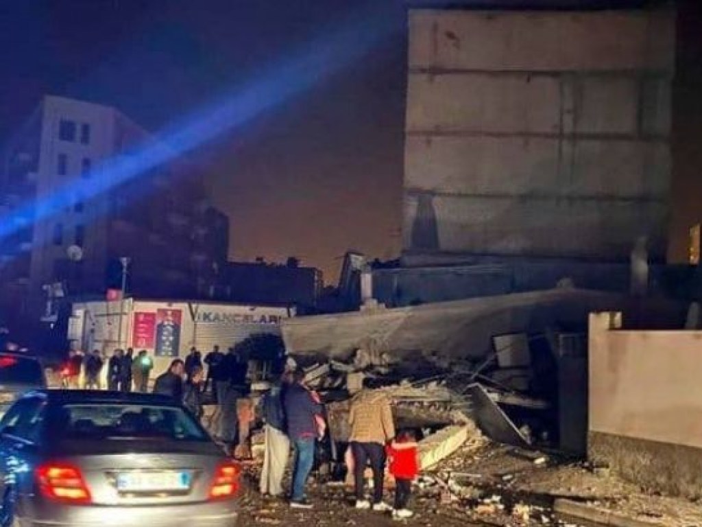 Число жертв от землетрясения в Албании возросло до 23 (ФОТО)