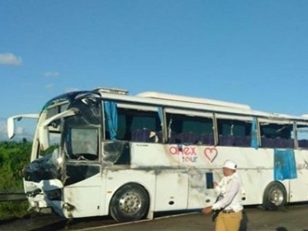 В Доминикане автобус с туристами из России попал в жуткое ДТП: 15 человек в критическом состоянии (ФОТО, ВИДЕО)