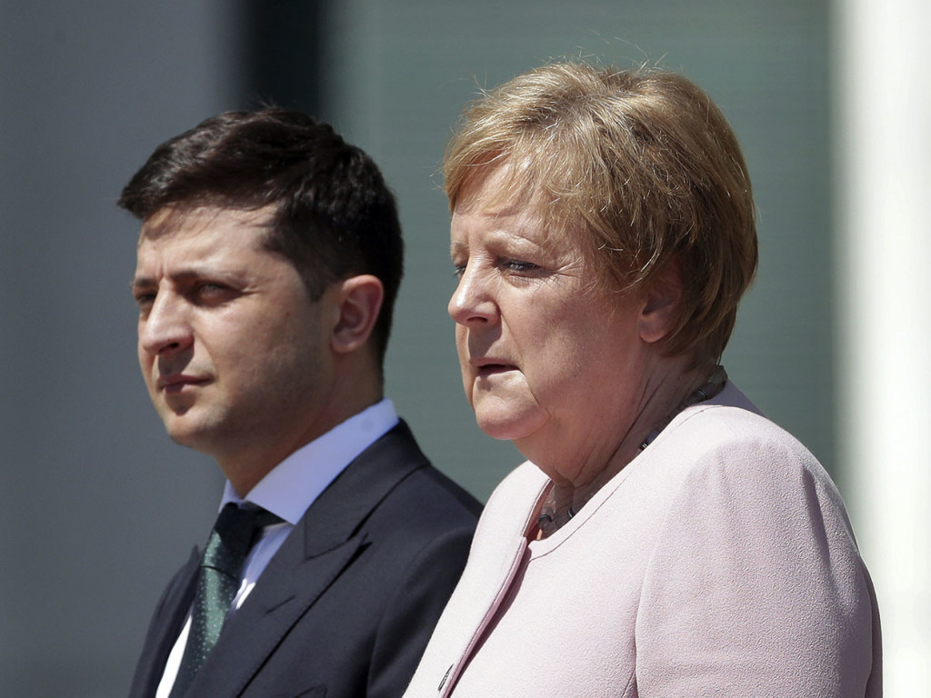 Зеленский и Меркель обсудили подготовку к саммиту