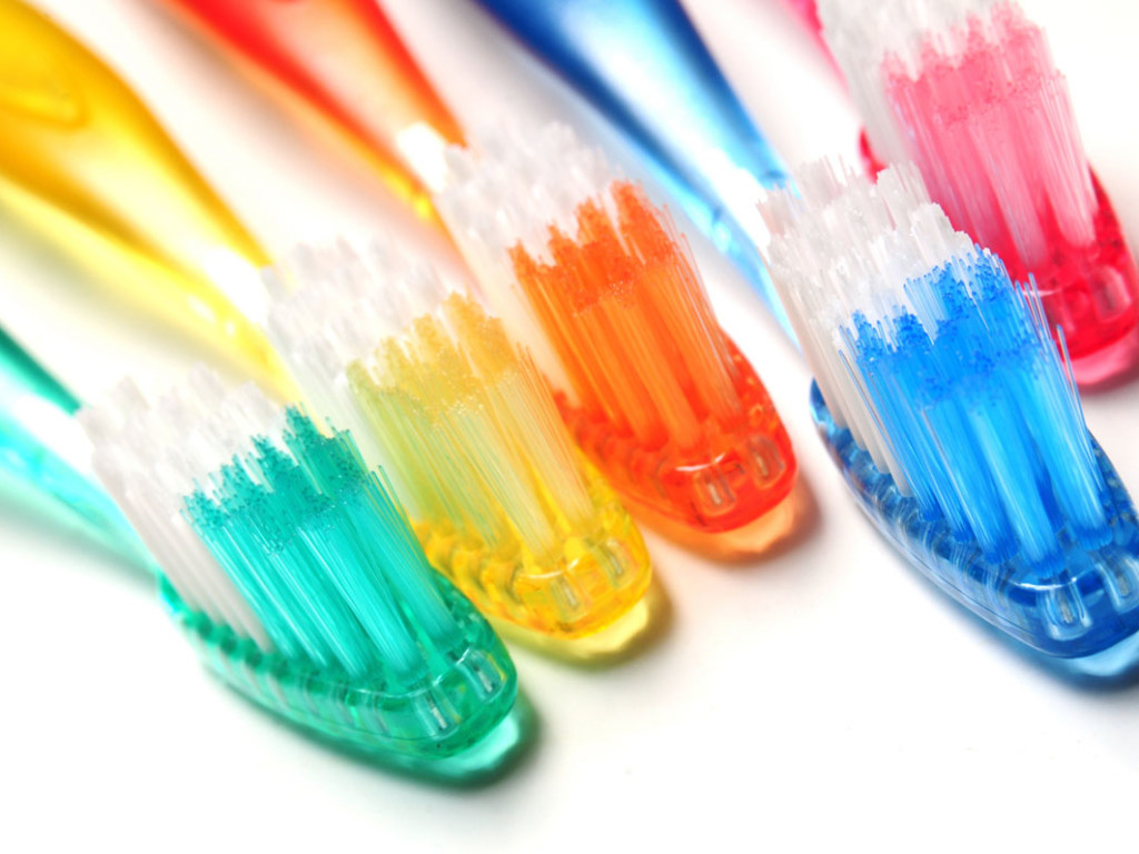 Американские ученые рассказали о страшной опасности от использования зубных щеток