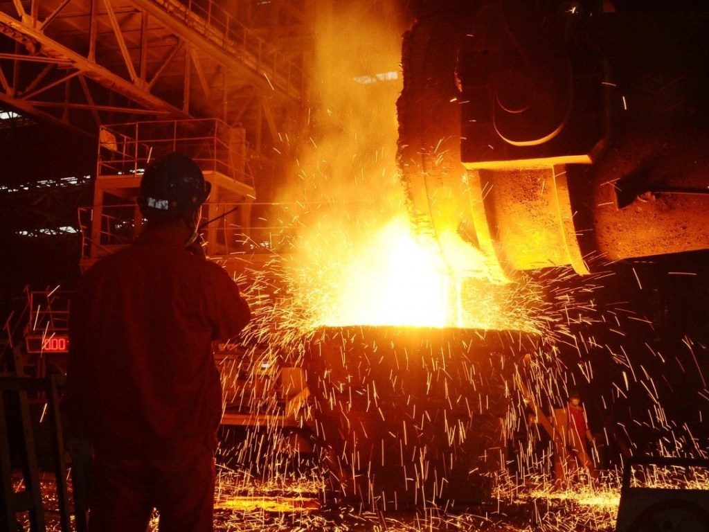 Эксперт: украинская промышленность по отношению к октябрю прошлого года показала падение на 5%, а металлургия &#8212; на 11%