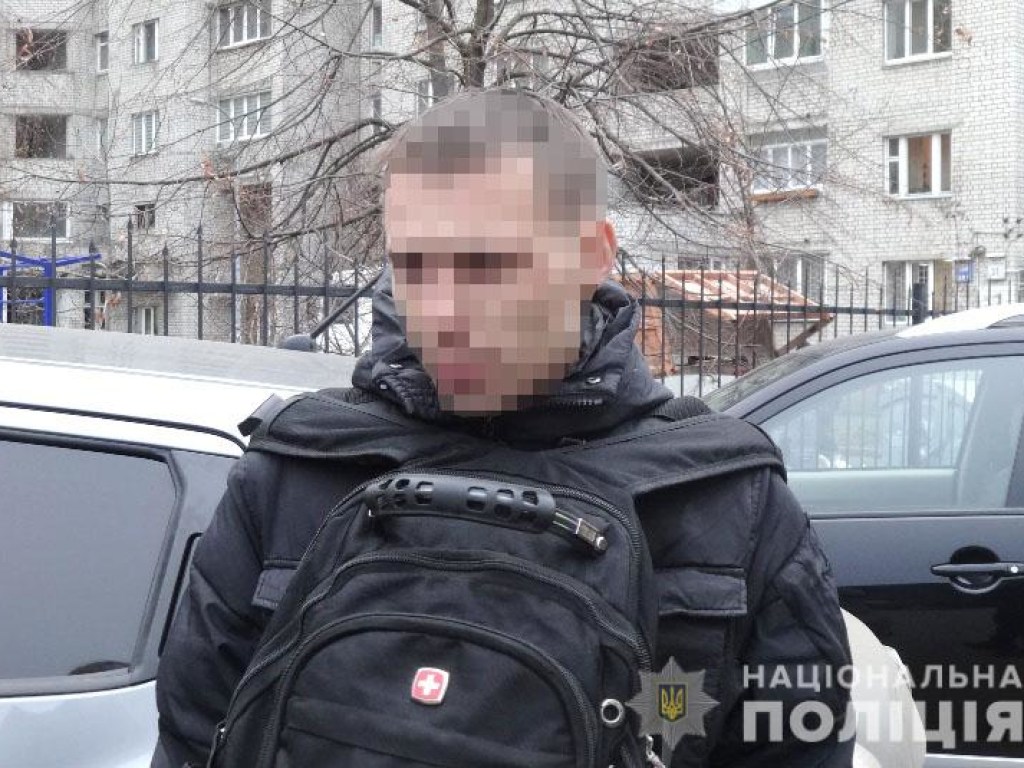 В Киеве прохожие задержали рецидивиста, грабившего школьников (ФОТО)