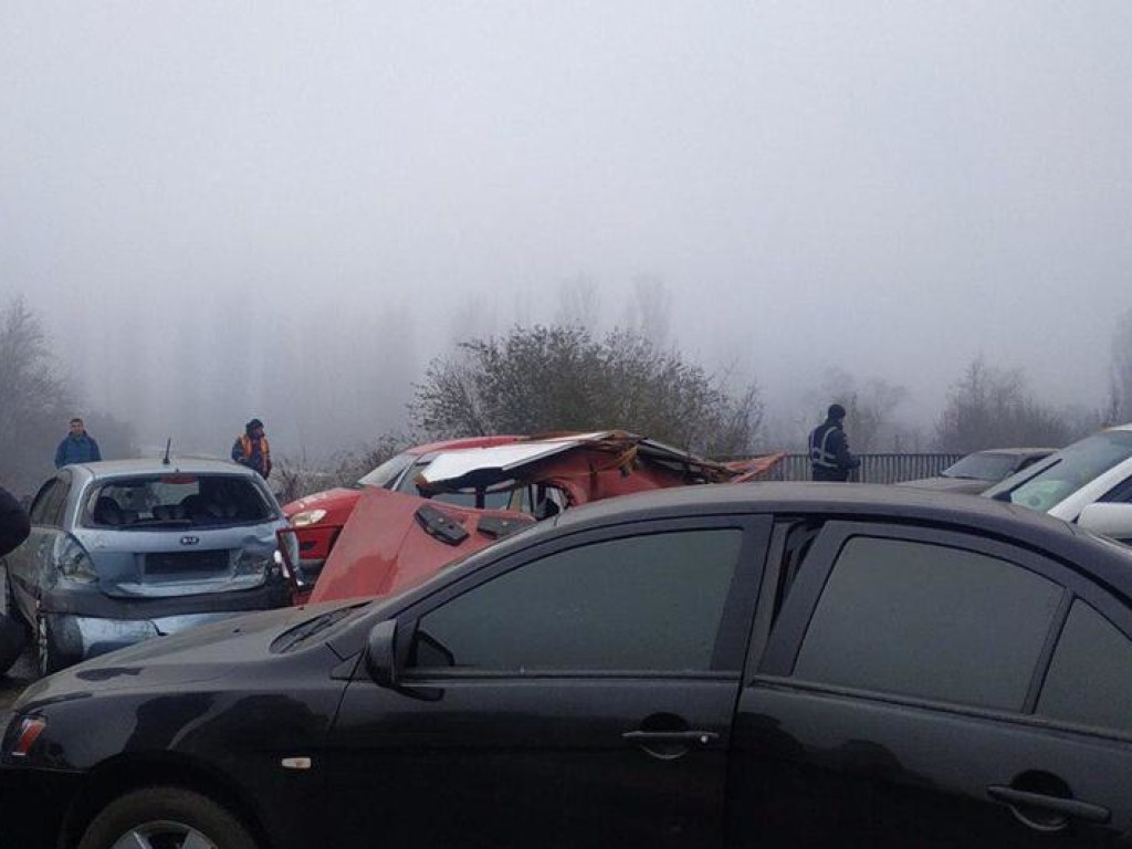 В Одессе из-за тумана произошло масштабное ДТП: столкнулись 11 автомобилей, двое пострадавших (ФОТО, ВИДЕО)