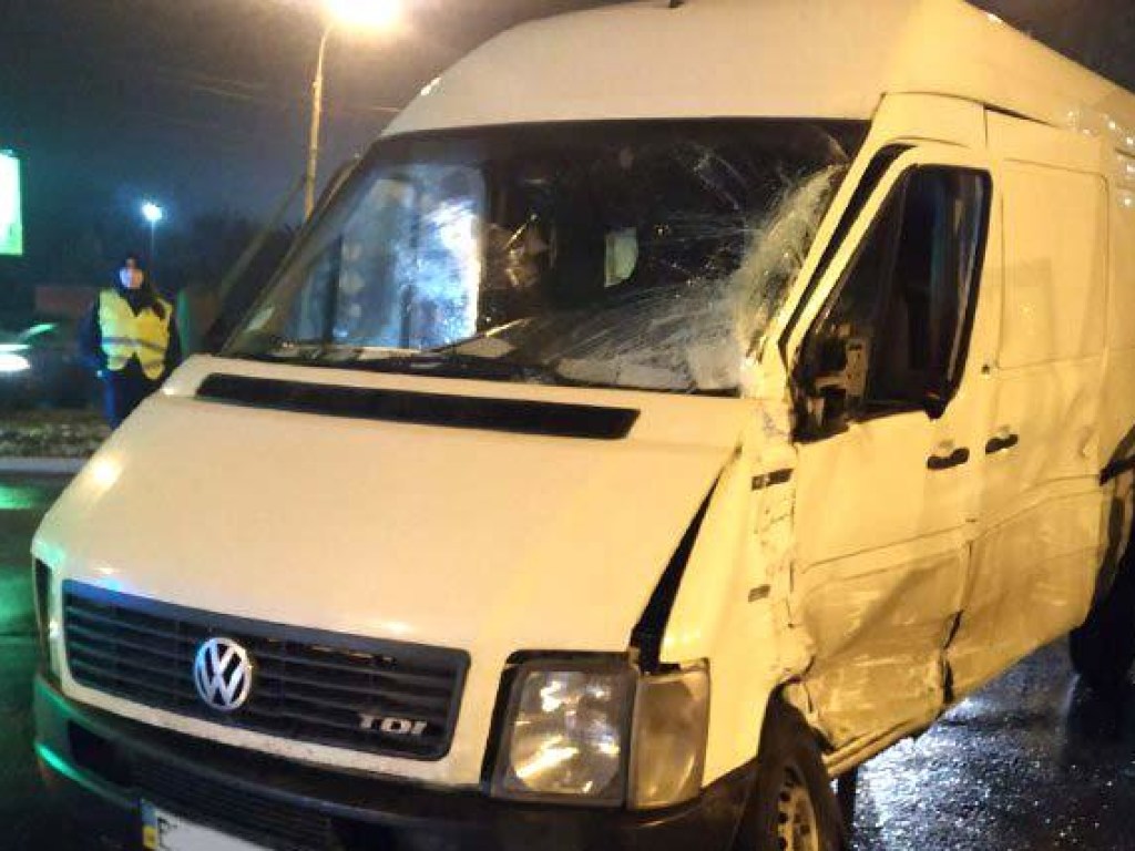 В Ровно столкнулись БАЗ с пассажирами и микроавтобус Volkswagen: есть пострадавшие (ФОТО)