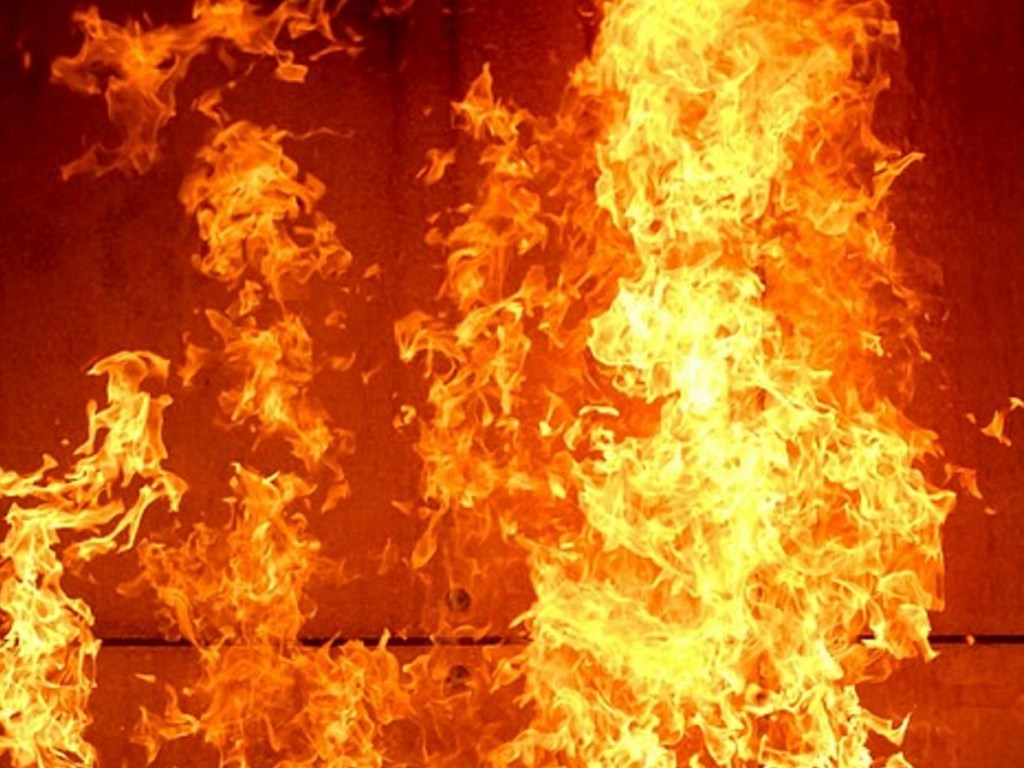 В Запорожье в многоэтажке произошел пожар: эвакуировали 12 человек
