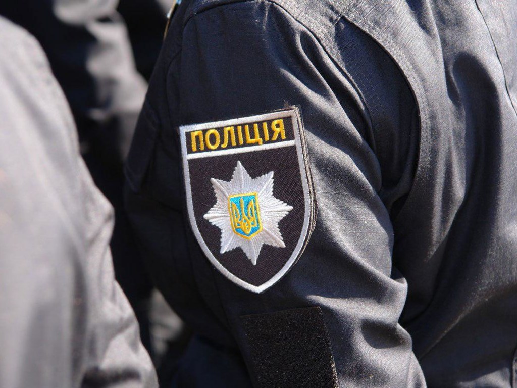 Одесские патрульные спасли мать с ребенком из пылающего дома (ВИДЕО)