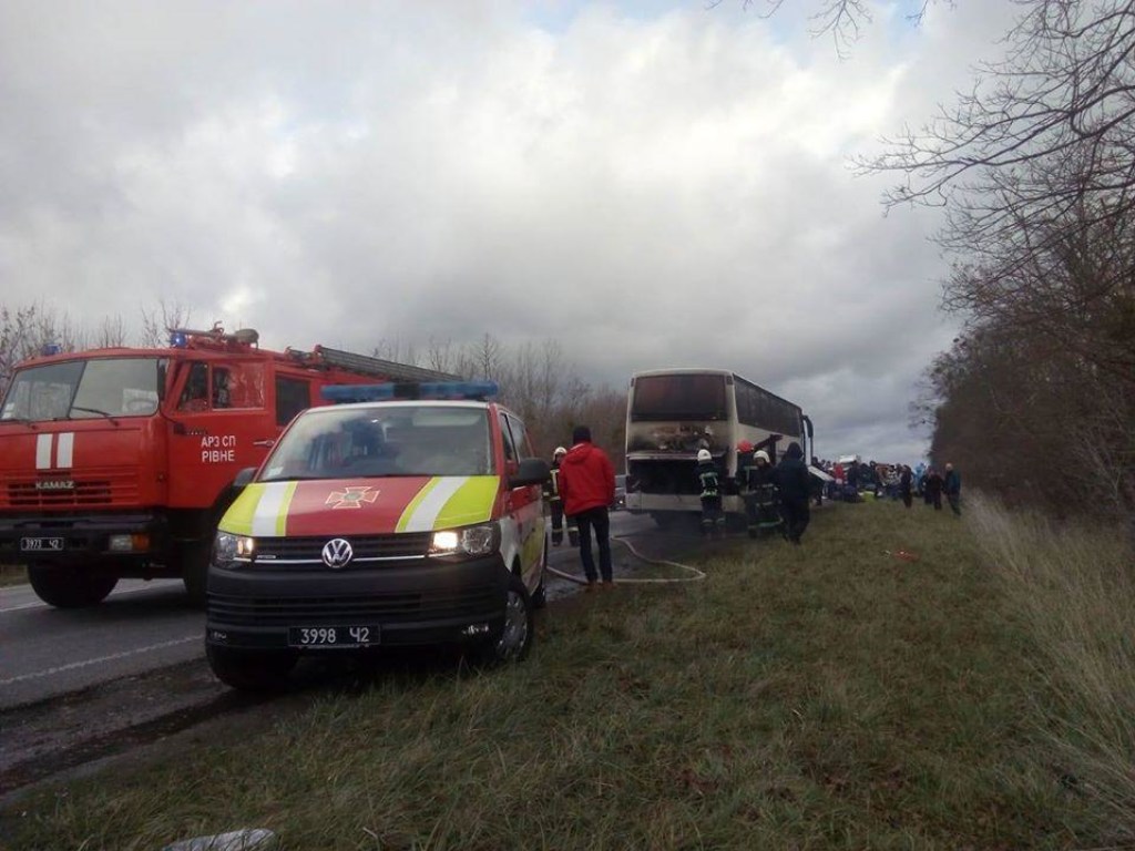В Ровенской области горел двухэтажный автобус с 46 туристами (ФОТО)