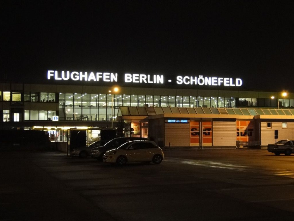 Десятки украинцев не смогли покинуть аэропорт Берлина, названа причина